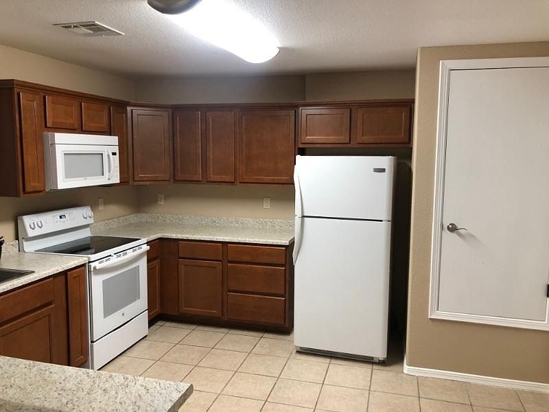 1st image of 6345 Reynolds Dr #B5