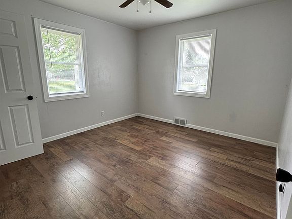 5th image of 1723 Barham Ave