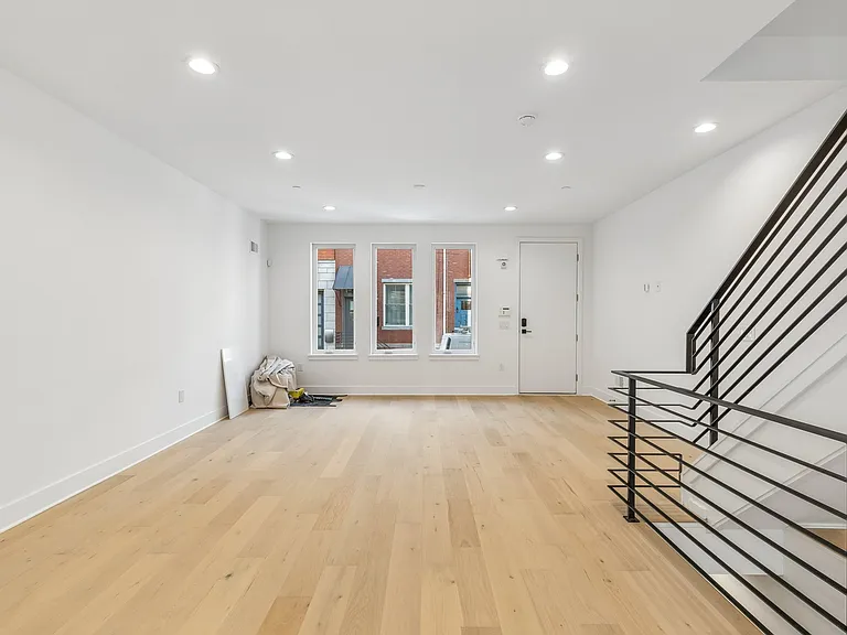 1342 S Bouvier St — Photo 4