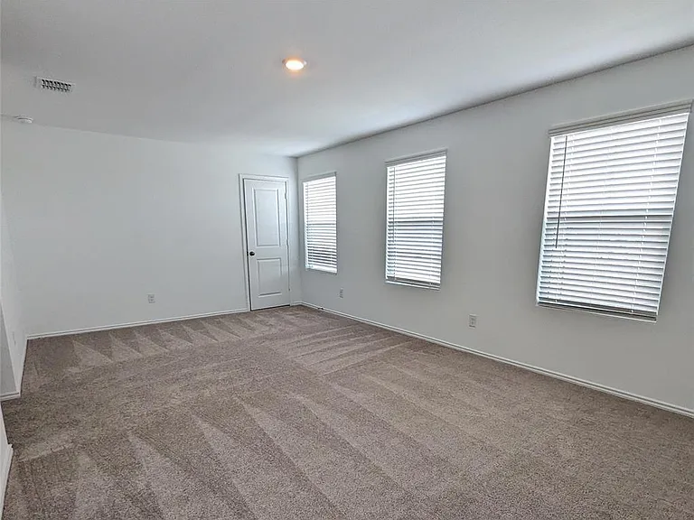 152 Avre Loop — Photo 16