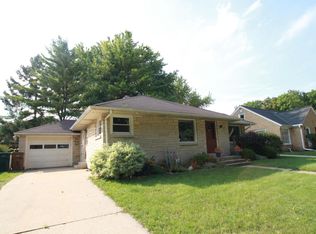 5801 N Bel Aire Dr, Glendale, WI 53209