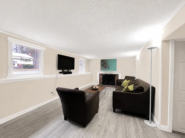 31 Barton Rd — Photo 4