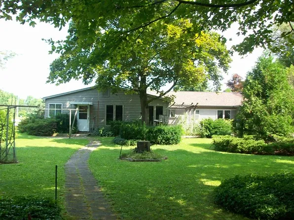 1127 Green Bay Rd, Sturgeon Bay, WI 54235