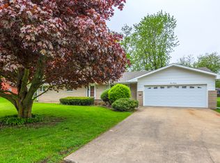 520 Sunrise Dr, Chenoa, IL 61726