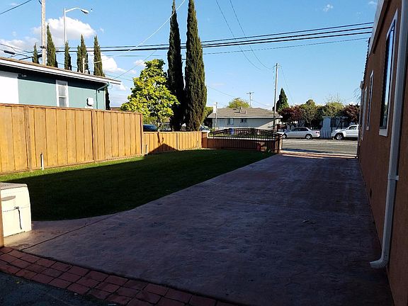 5th image of 7833 Thornton Ave