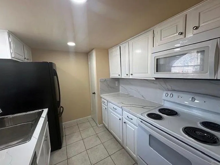 5921 Arncliffe Dr #5921 — Photo 2