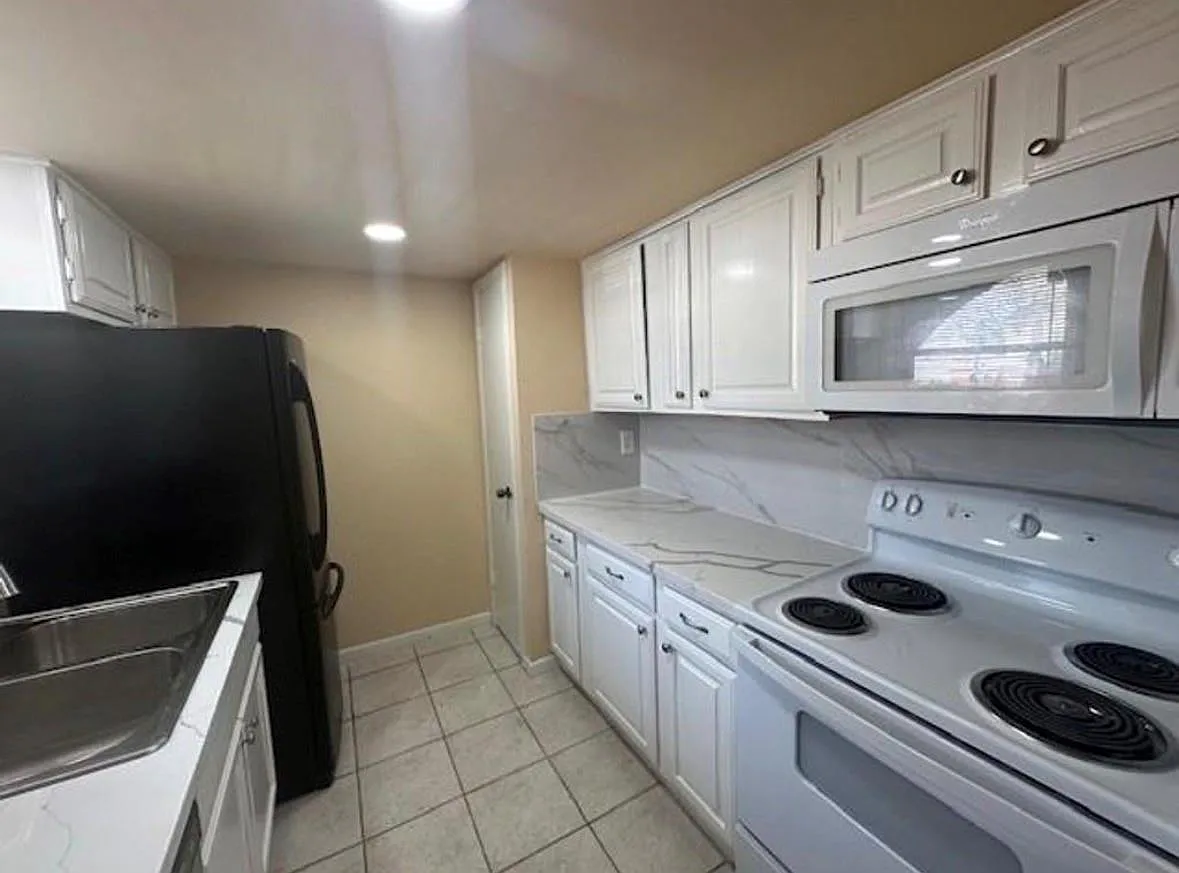 Building Photo - 5921 Arncliffe Dr #5921