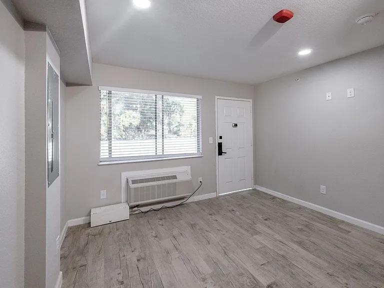 Alma Apartments — Photo 45