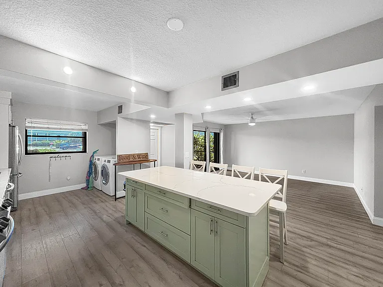 1291 SE Parkview Pl — Photo 8