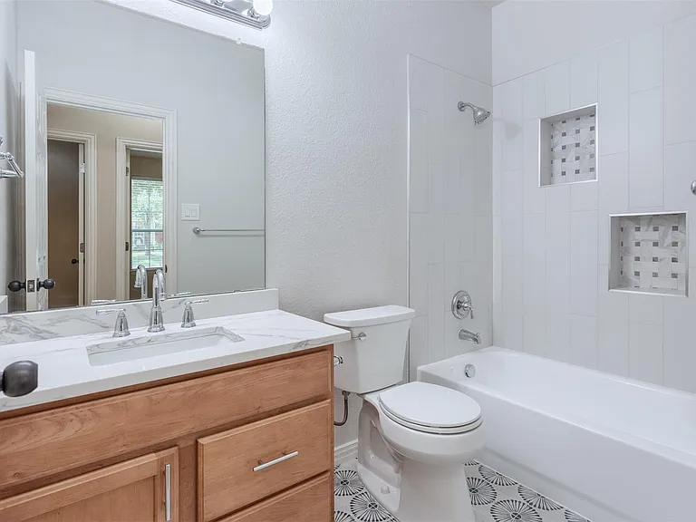 2356 Jaguar Dr — Photo 10