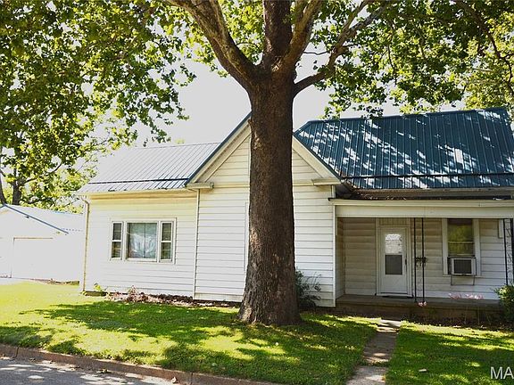 2nd image of 602 Moore Ave