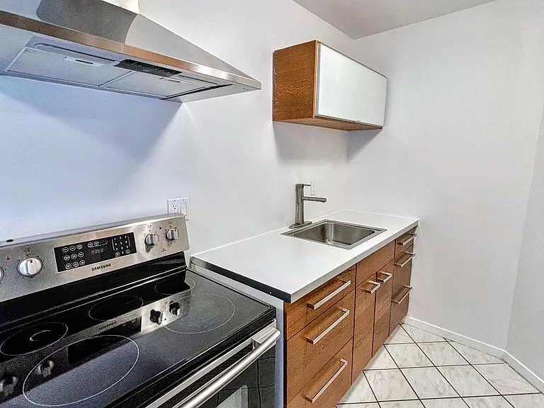 1045 Haro St — Photo 8