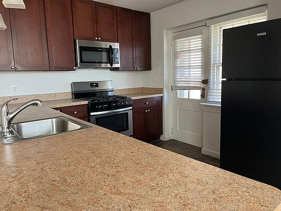 4th image of 2901 W Queen Ln APT B