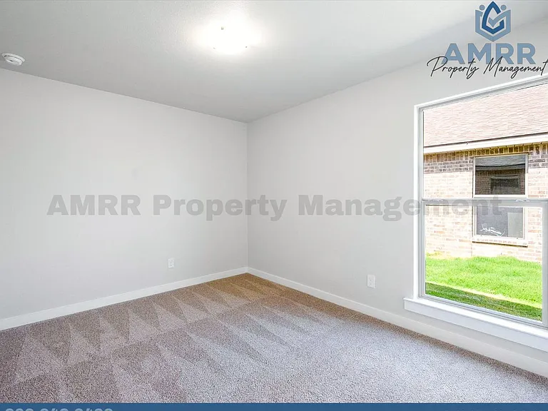 8622 26th St — Photo 3