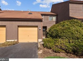 4 Matthew Dr, Ewing, NJ 08628