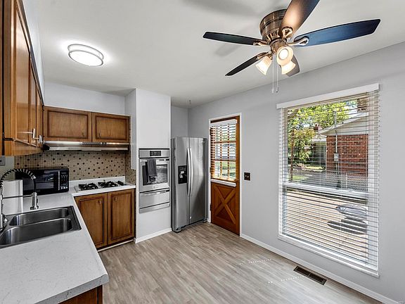 5th image of 2475 Cambridge Dr