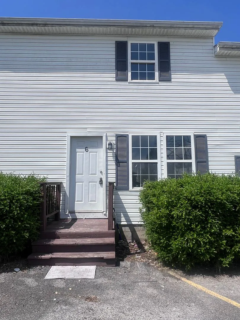 1-8 117 Countryside Drive — Photo 1