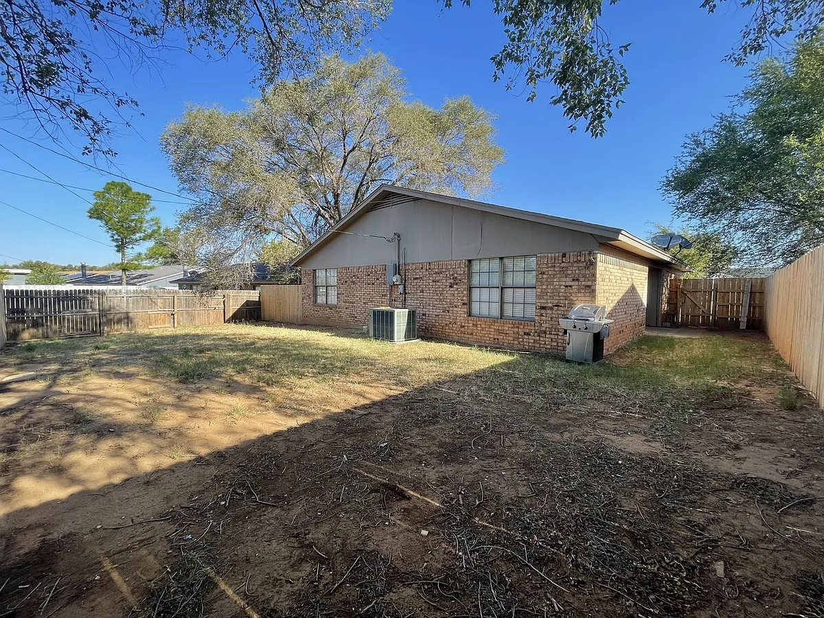 Building Photo - 3909 Eastridge Dr