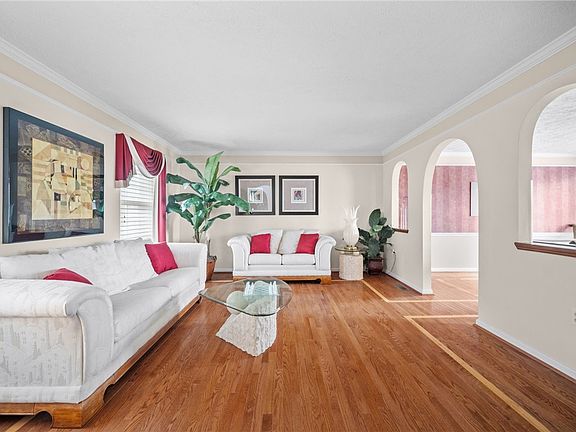 4th image of 420 Shelbourne Dr
