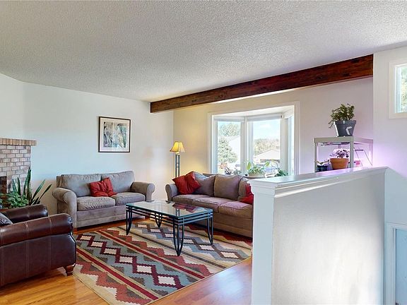 2nd image of 981 Oakwood Drive