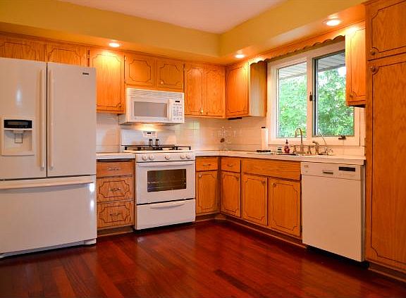 2nd image of 1417 Parkwood Dr