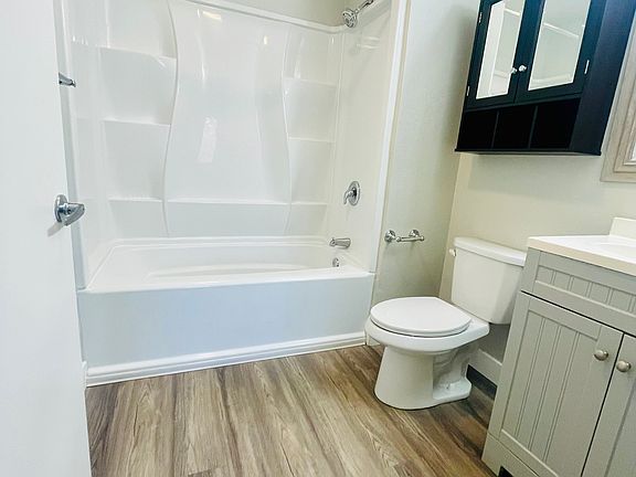 5th image of 2209 Judson St #21B