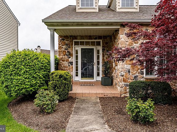 4th image of 1017 Belmont Ln