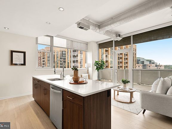 3rd image of 3409 Wilson Blvd Unit 710