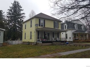 406 E Oak Orchard St, Medina, NY 14103