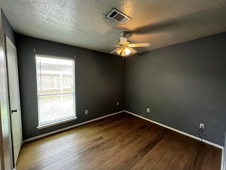 11013 Crenchrus Ct — Photo 8