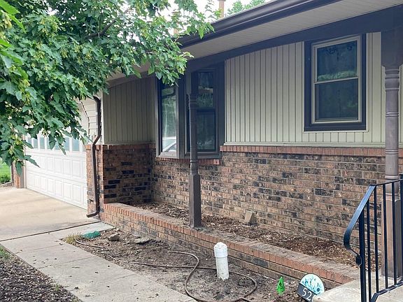 5th image of 520 E Main St