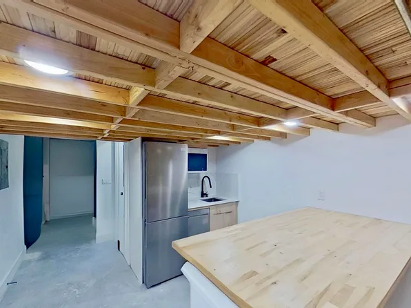 27 Montrose Avenue image 9 of 30