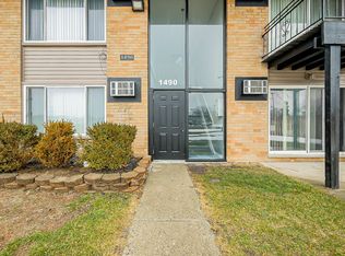 1490 Nancywood Dr, Waterford, MI 48327