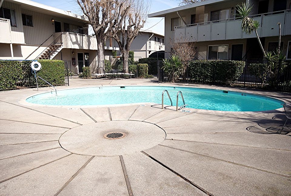 2nd image of 7400 Pacific Ave APT 8