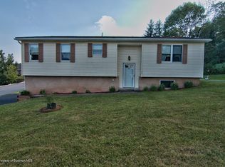 213 Templeton Dr, Dickson City, PA 18519