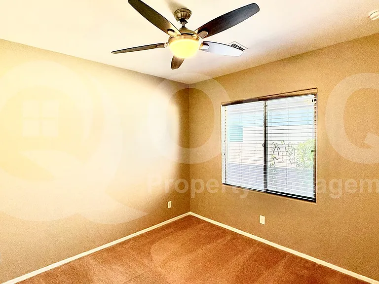 4425 E Saint John Rd — Photo 14