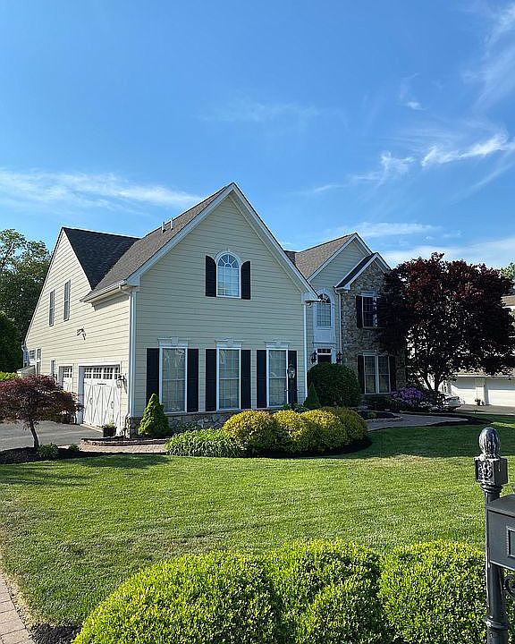 2nd image of 1564 Tattersall Way