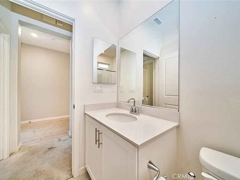 2622 E Embry Ln — Photo 33