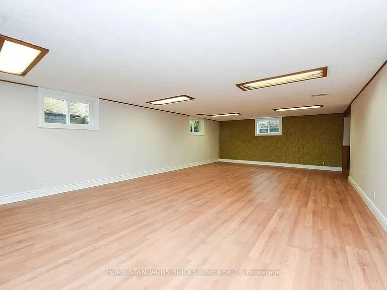90 Centre Ave — Photo 22