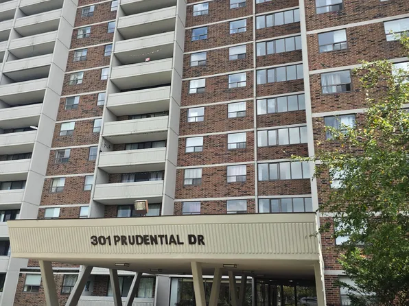 301 Prudential Dr, Toronto, ON