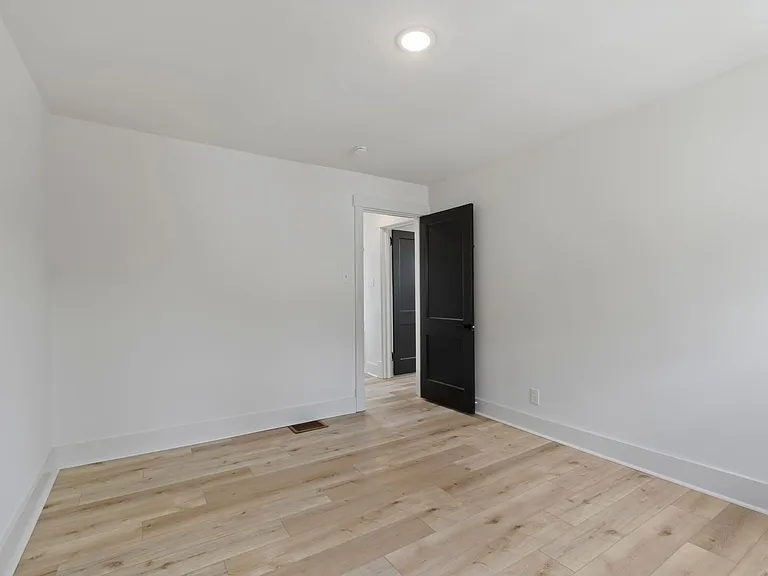 5614 Moore Ave — Photo 16
