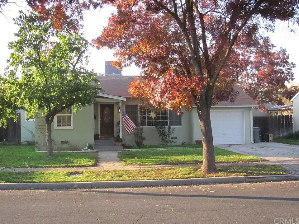 1877 Cedar Ave photo 1