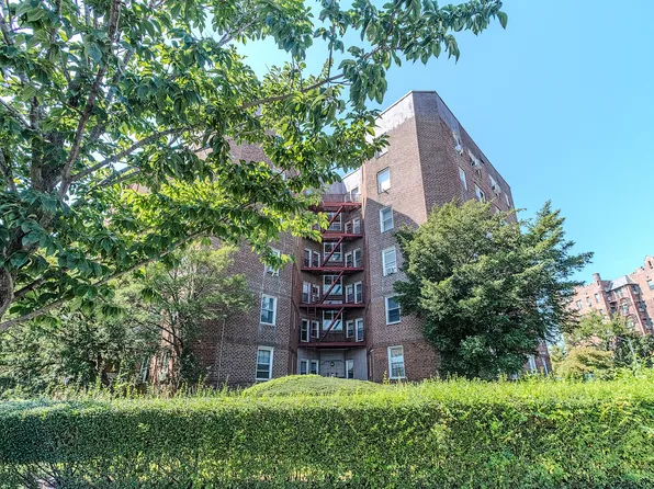 902 Ocean Parkway image 1 of 14