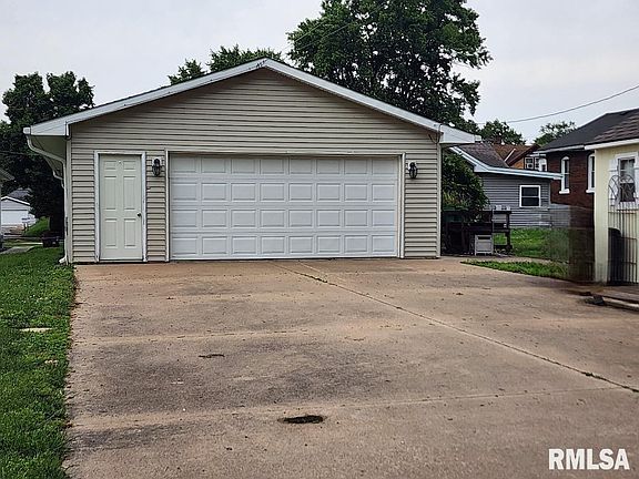 3rd image of 2716 College Ave