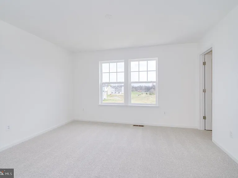 519 Fontana Cir — Photo 32