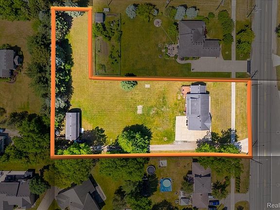 3rd image of 12650 22 Mile Rd