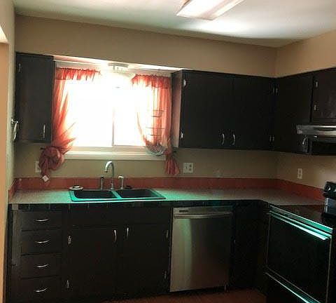 4th image of 202 Parkcrest Way