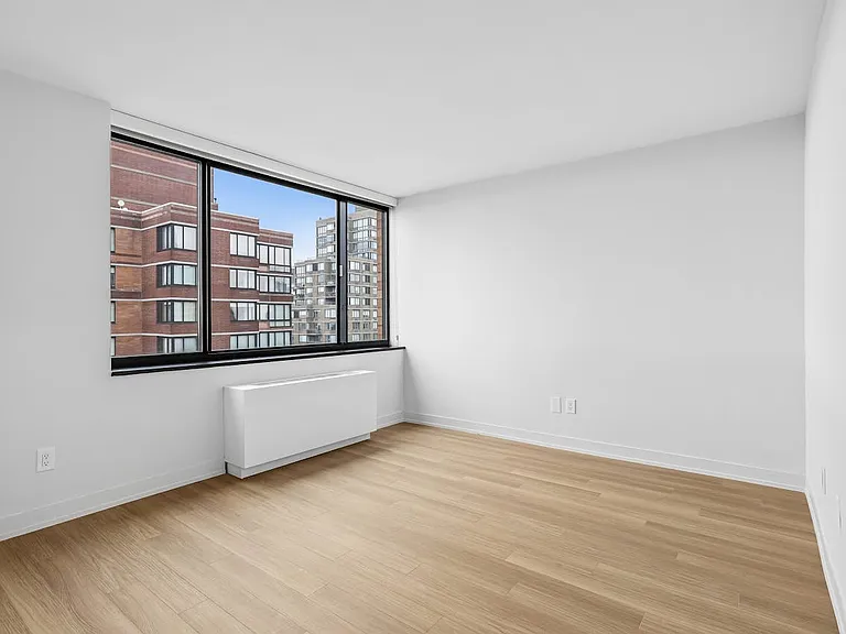 Columbus Pl #S49B — Photo 8