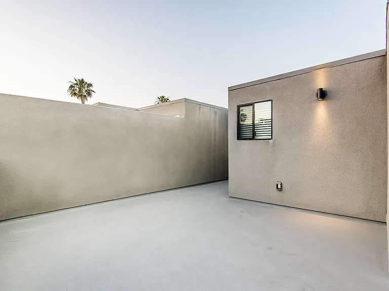 7036 La Tijera Blvd — Photo 13