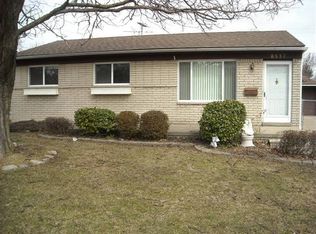 8537 State Park, Center Line, MI 48015